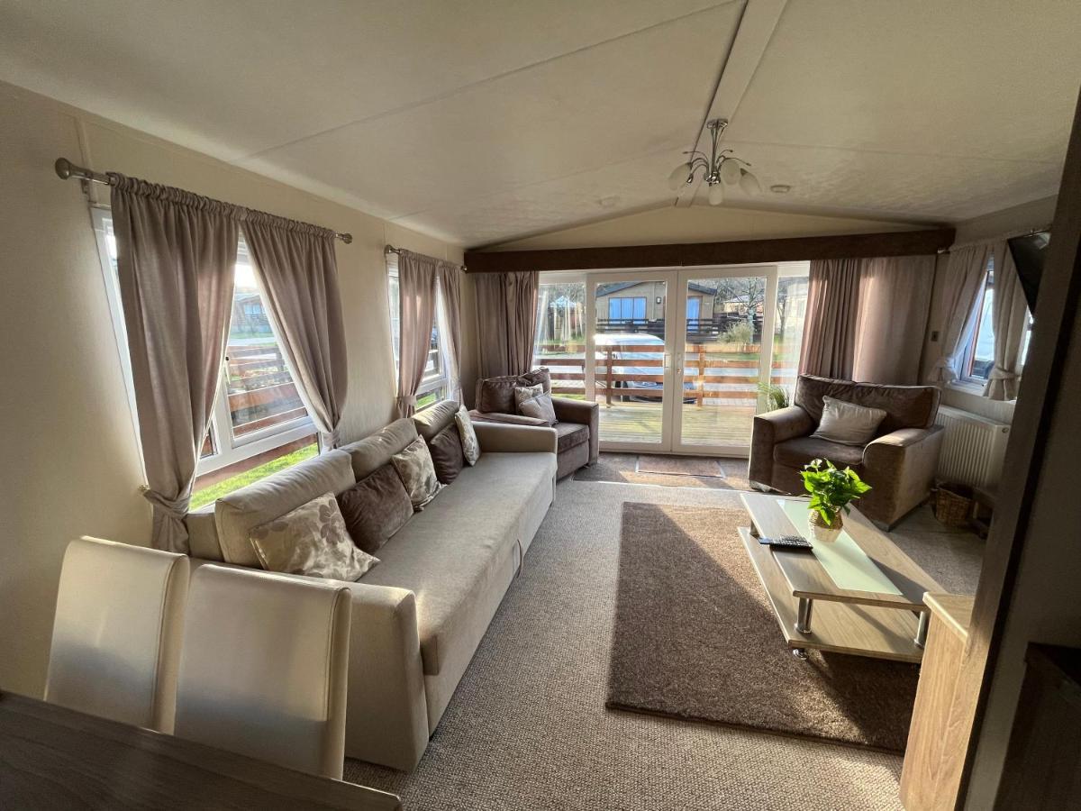Hazel Oaks, Beautiful Lodge With Hot Tub - Sleeps 6 - Felmoor Park Morpeth Buitenkant foto