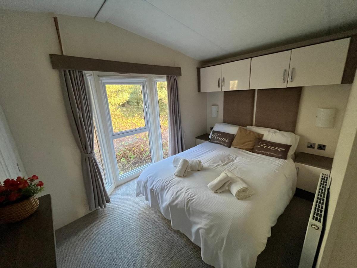 Hazel Oaks, Beautiful Lodge With Hot Tub - Sleeps 6 - Felmoor Park Morpeth Buitenkant foto