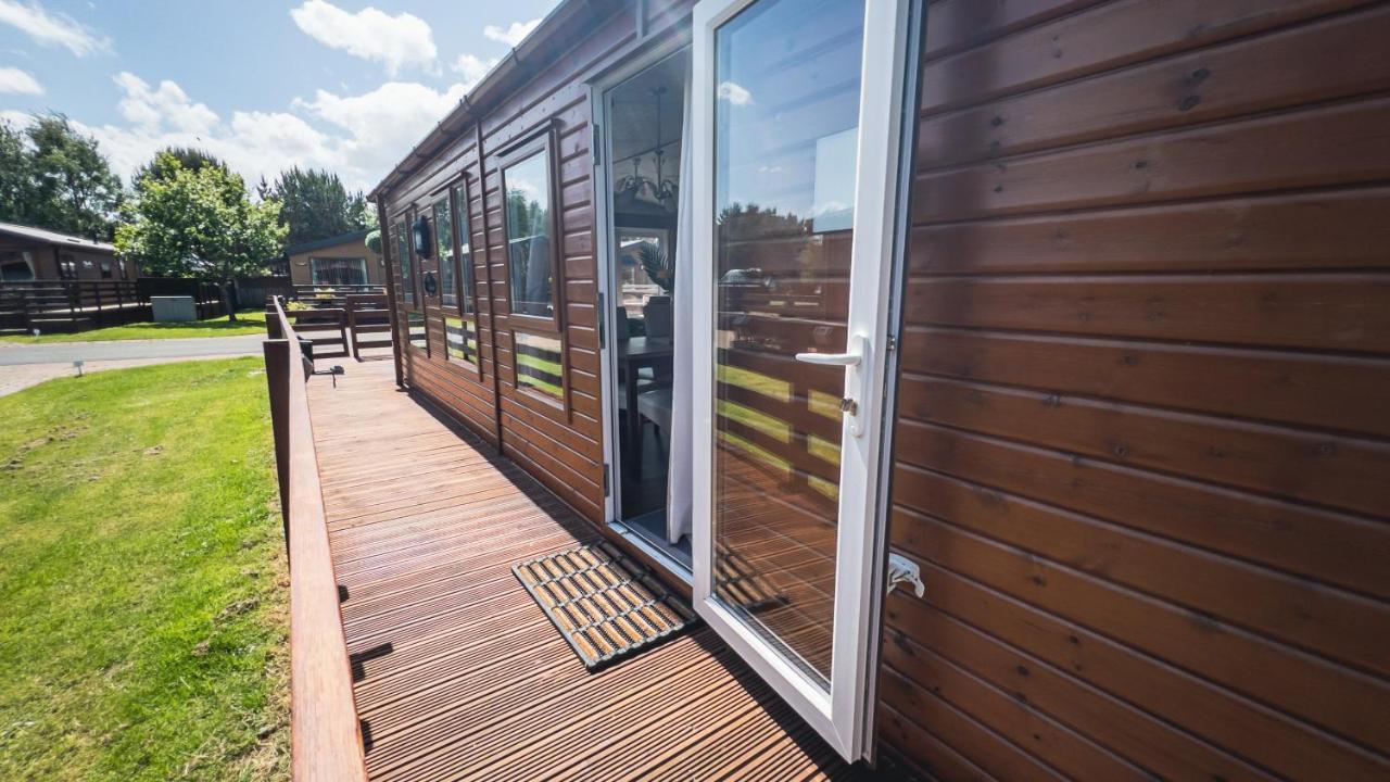 Hazel Oaks, Beautiful Lodge With Hot Tub - Sleeps 6 - Felmoor Park Morpeth Buitenkant foto