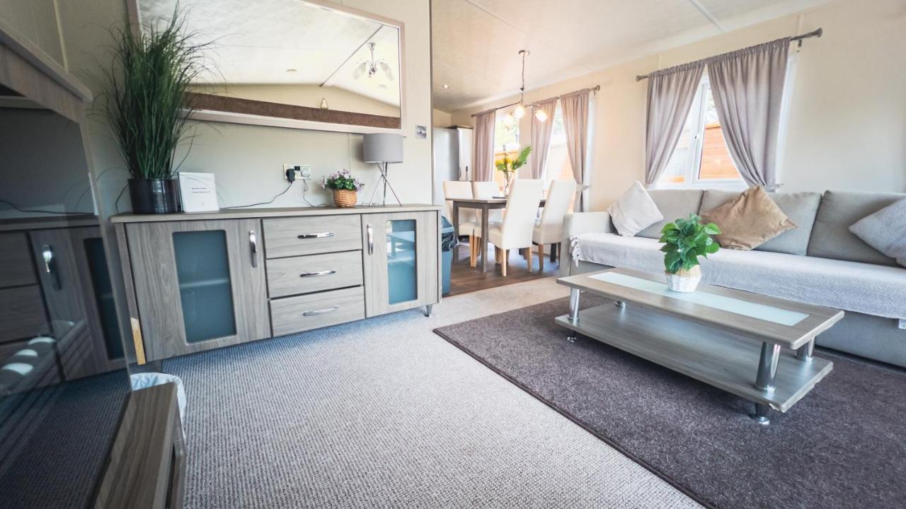 Hazel Oaks, Beautiful Lodge With Hot Tub - Sleeps 6 - Felmoor Park Morpeth Buitenkant foto