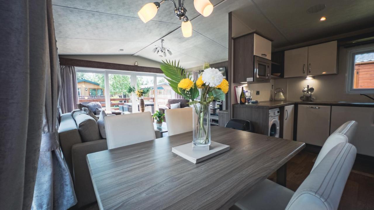 Hazel Oaks, Beautiful Lodge With Hot Tub - Sleeps 6 - Felmoor Park Morpeth Buitenkant foto