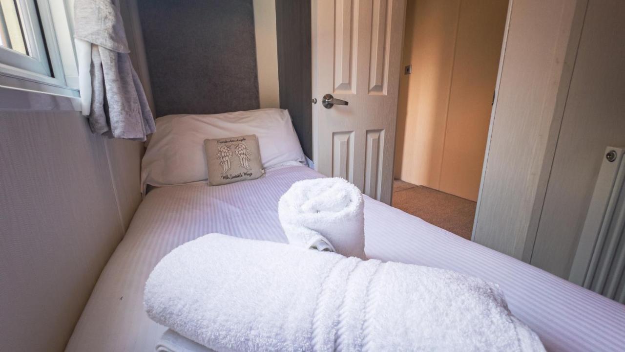 Hazel Oaks, Beautiful Lodge With Hot Tub - Sleeps 6 - Felmoor Park Morpeth Buitenkant foto