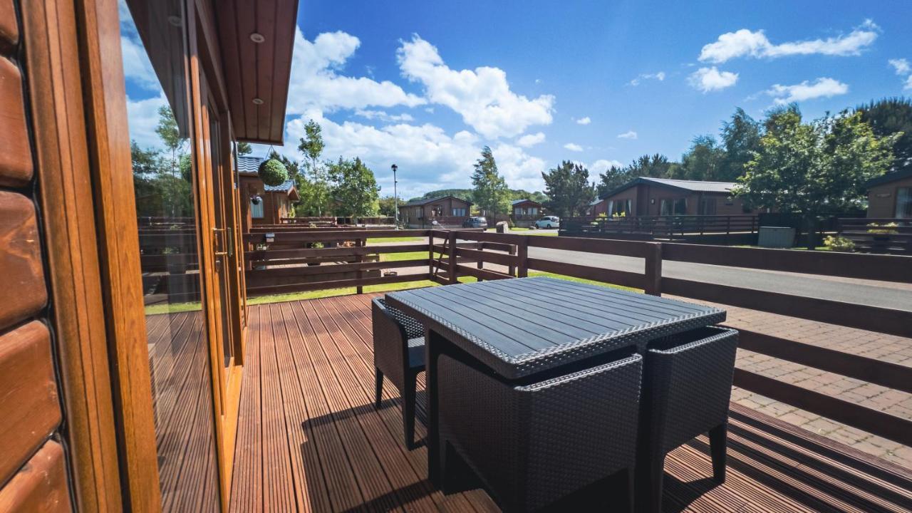 Hazel Oaks, Beautiful Lodge With Hot Tub - Sleeps 6 - Felmoor Park Morpeth Buitenkant foto