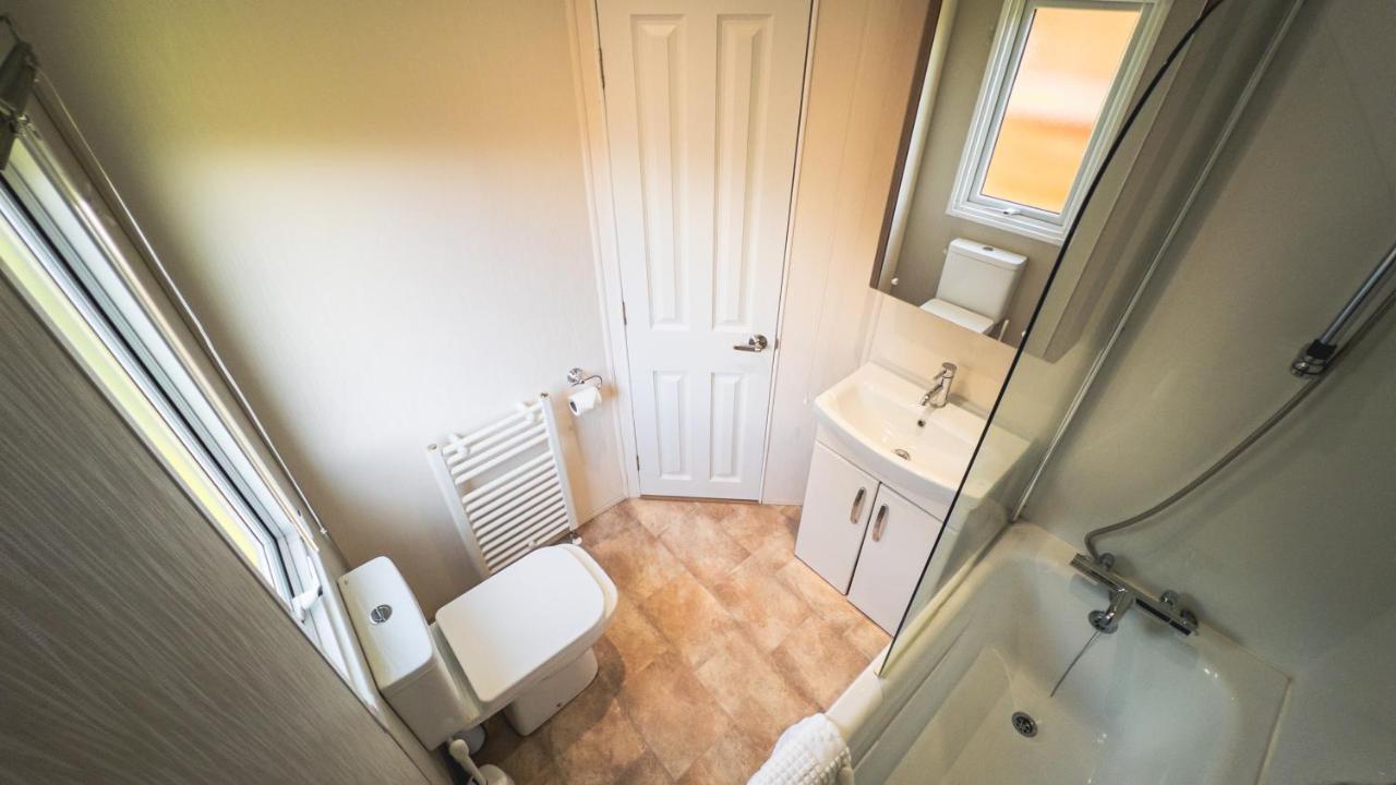 Hazel Oaks, Beautiful Lodge With Hot Tub - Sleeps 6 - Felmoor Park Morpeth Buitenkant foto