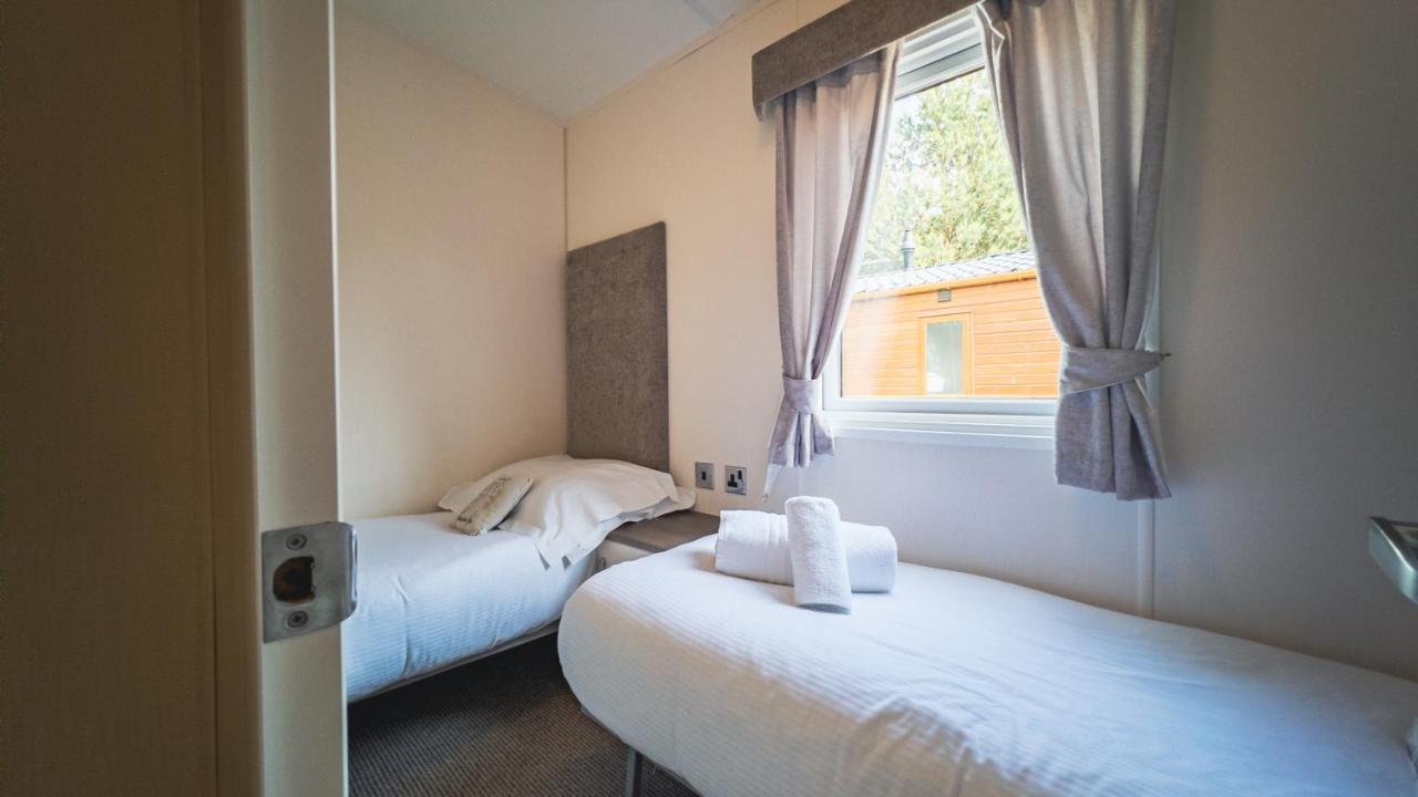 Hazel Oaks, Beautiful Lodge With Hot Tub - Sleeps 6 - Felmoor Park Morpeth Buitenkant foto