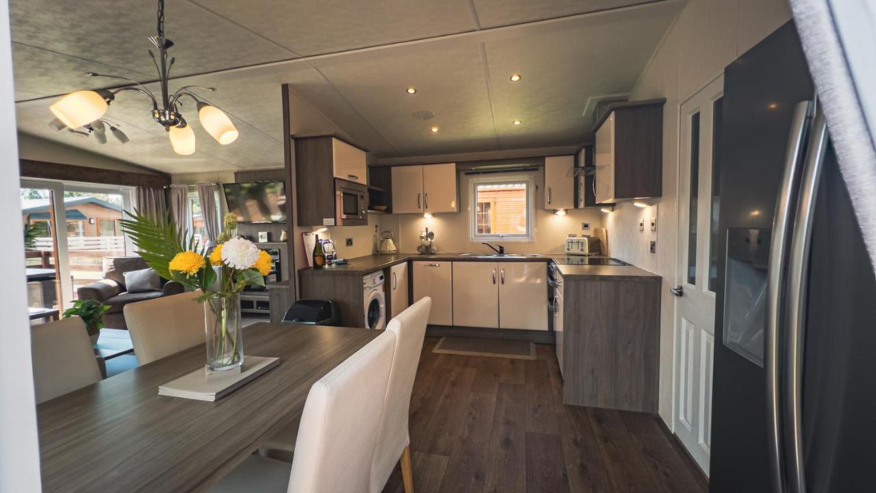 Hazel Oaks, Beautiful Lodge With Hot Tub - Sleeps 6 - Felmoor Park Morpeth Buitenkant foto