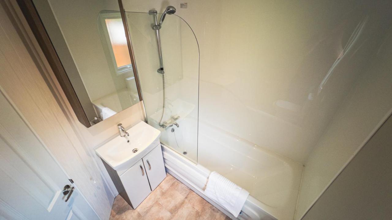 Hazel Oaks, Beautiful Lodge With Hot Tub - Sleeps 6 - Felmoor Park Morpeth Buitenkant foto