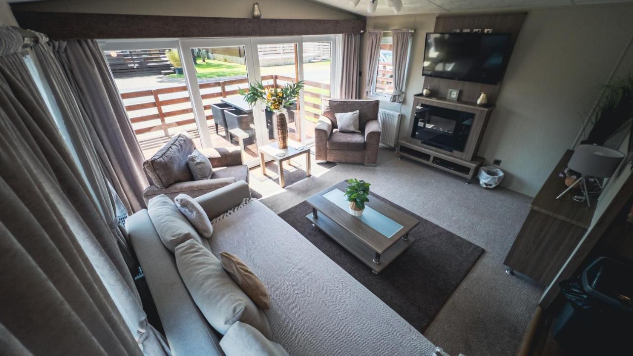 Hazel Oaks, Beautiful Lodge With Hot Tub - Sleeps 6 - Felmoor Park Morpeth Buitenkant foto