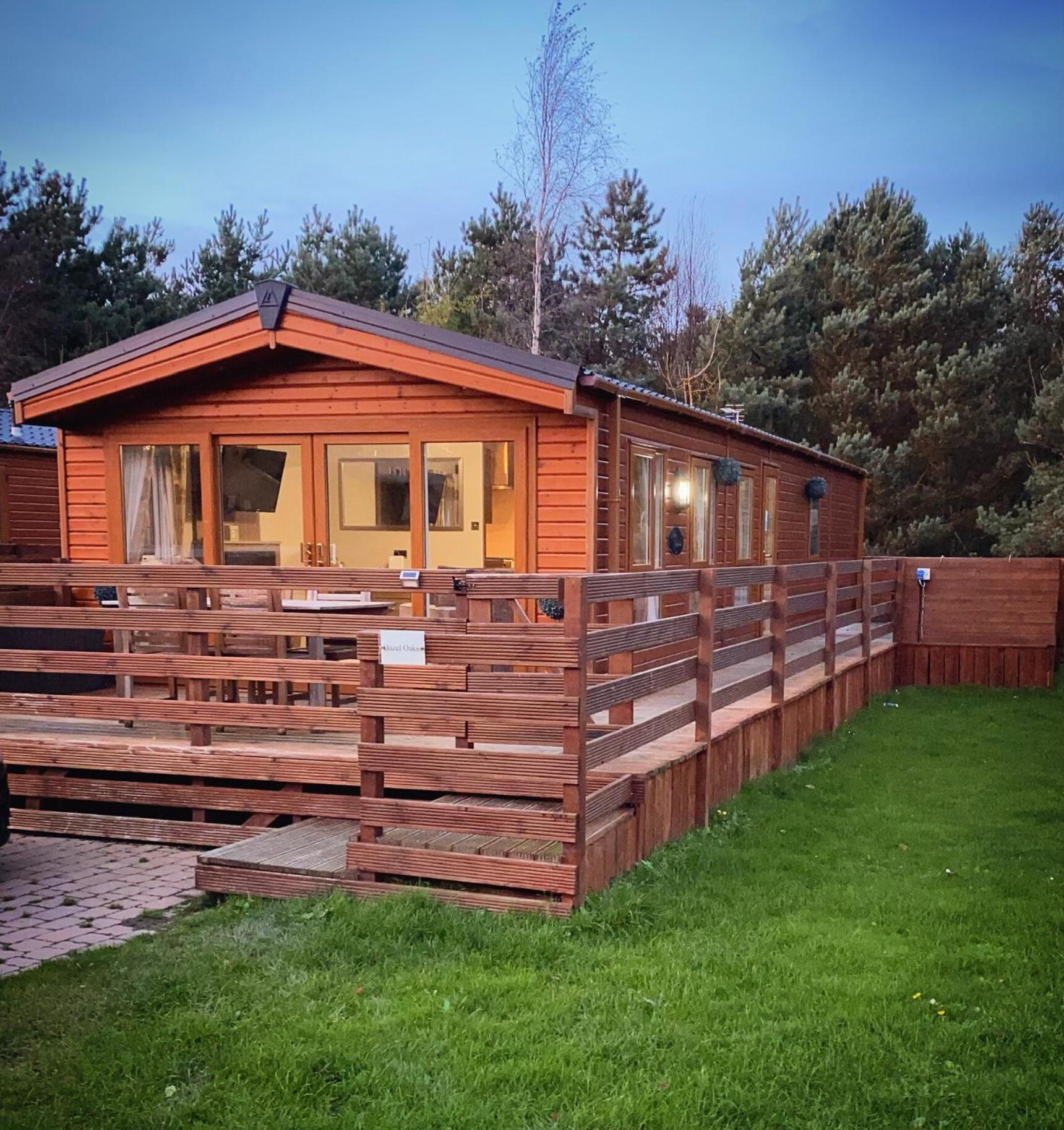 Hazel Oaks, Beautiful Lodge With Hot Tub - Sleeps 6 - Felmoor Park Morpeth Buitenkant foto
